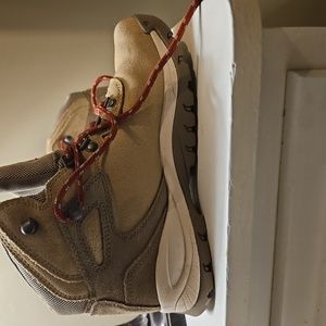 Columbia hiking boots - size 8